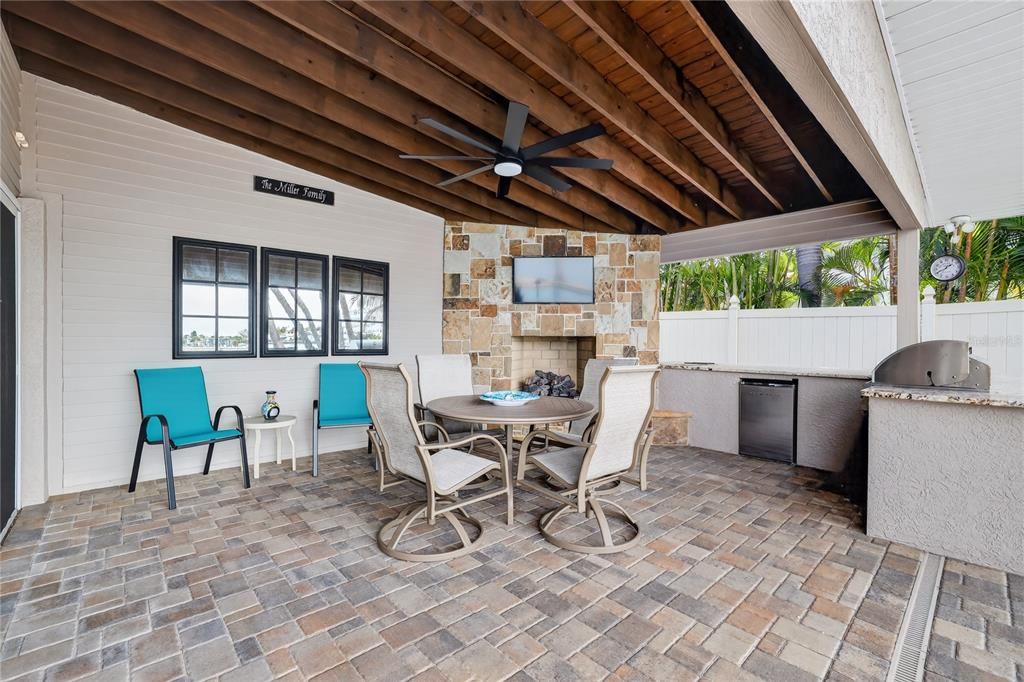 For Sale: $2,099,000 (3 beds, 3 baths, 2384 Square Feet)