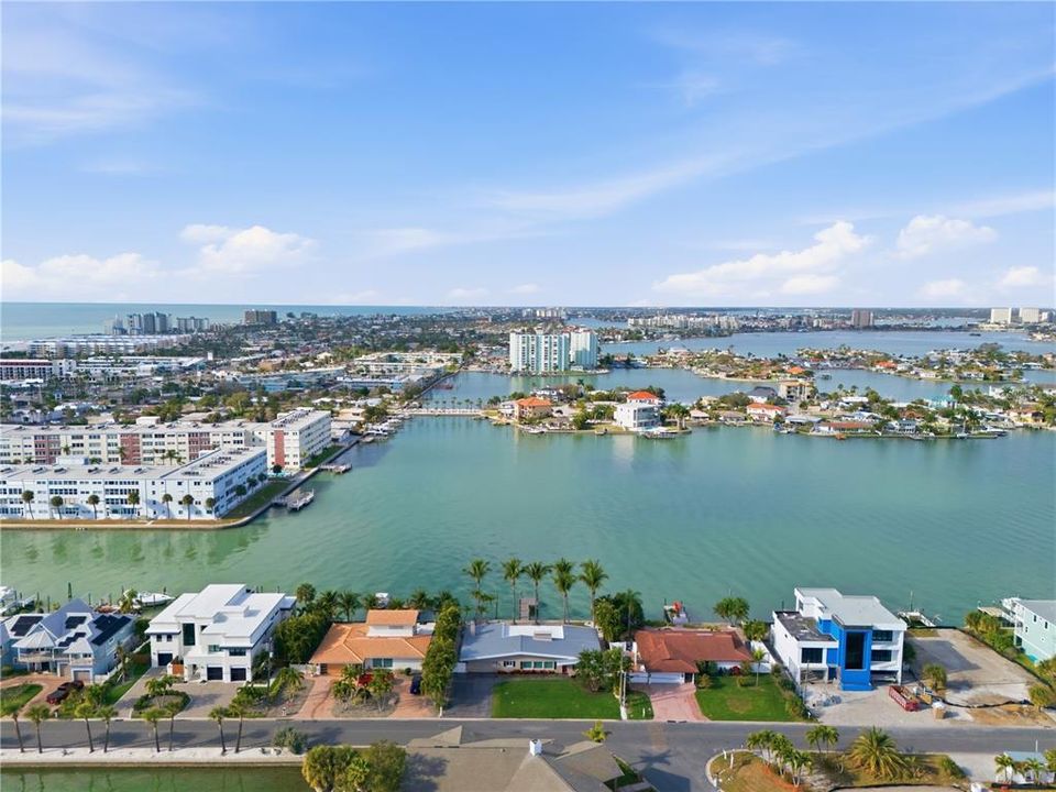 For Sale: $2,099,000 (3 beds, 3 baths, 2384 Square Feet)