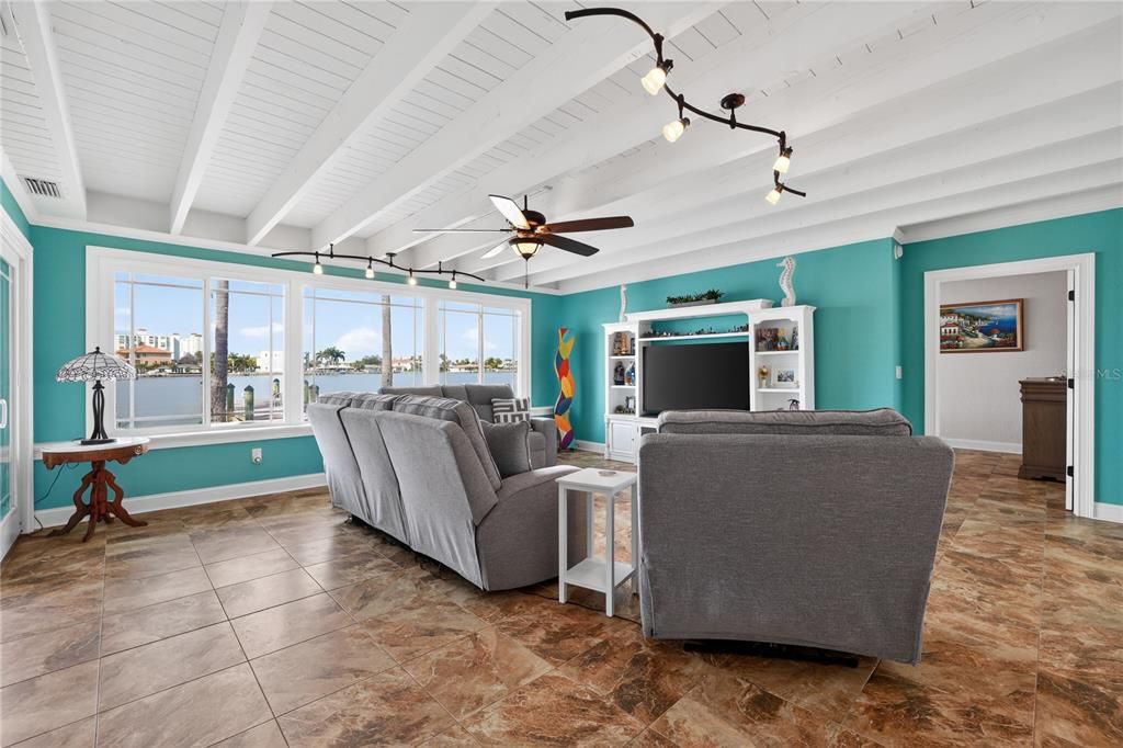 For Sale: $2,099,000 (3 beds, 3 baths, 2384 Square Feet)