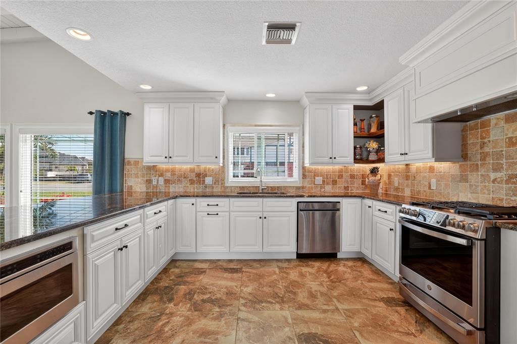 For Sale: $2,099,000 (3 beds, 3 baths, 2384 Square Feet)