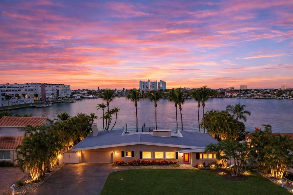 For Sale: $2,099,000 (3 beds, 3 baths, 2384 Square Feet)