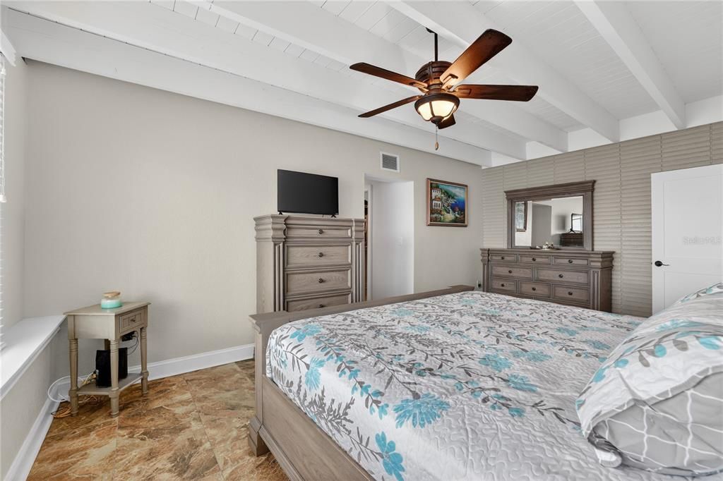 For Sale: $2,099,000 (3 beds, 3 baths, 2384 Square Feet)