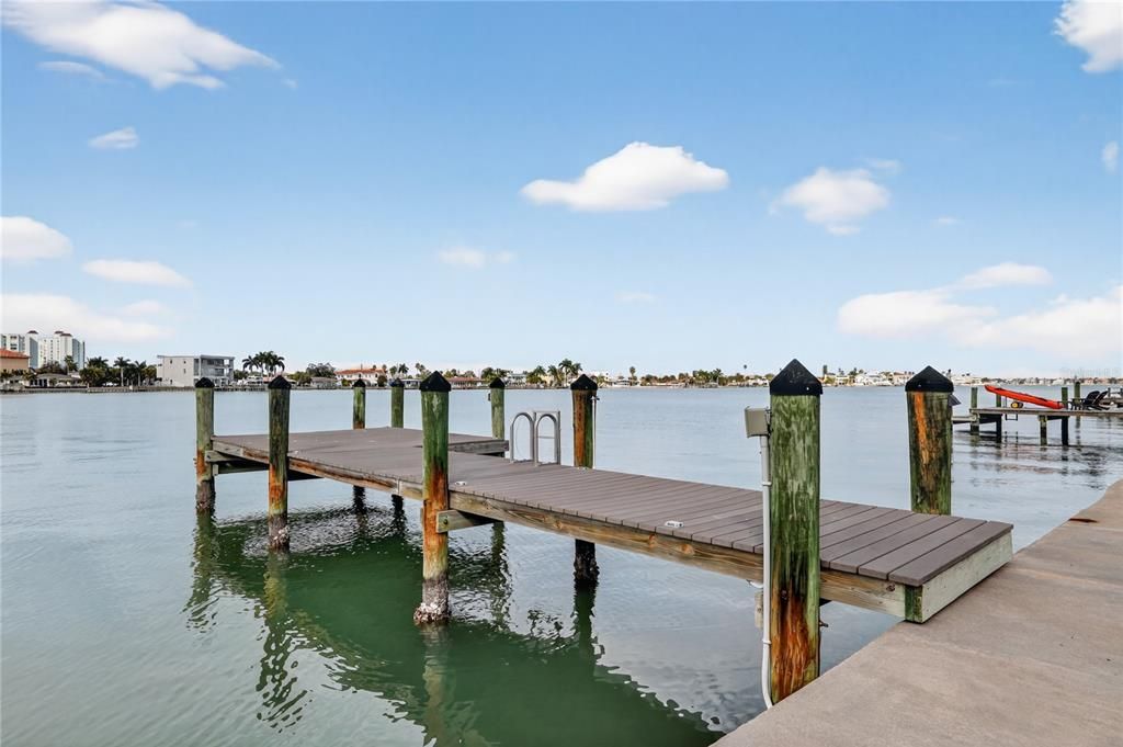 For Sale: $2,099,000 (3 beds, 3 baths, 2384 Square Feet)