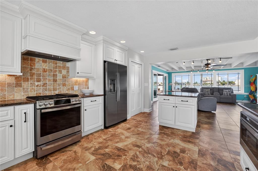 For Sale: $2,099,000 (3 beds, 3 baths, 2384 Square Feet)