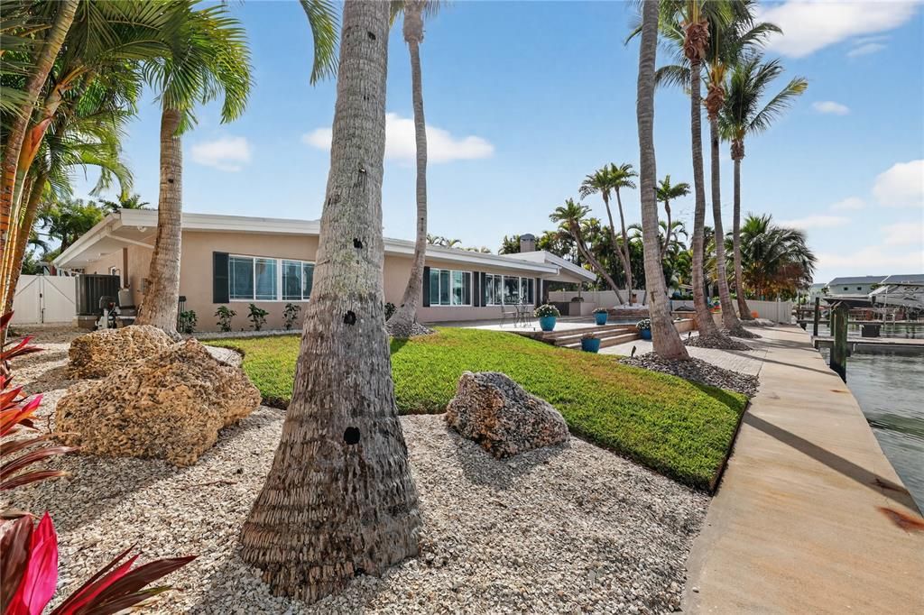 For Sale: $2,099,000 (3 beds, 3 baths, 2384 Square Feet)