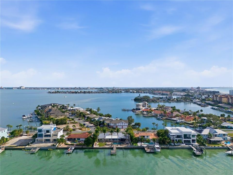 For Sale: $2,099,000 (3 beds, 3 baths, 2384 Square Feet)