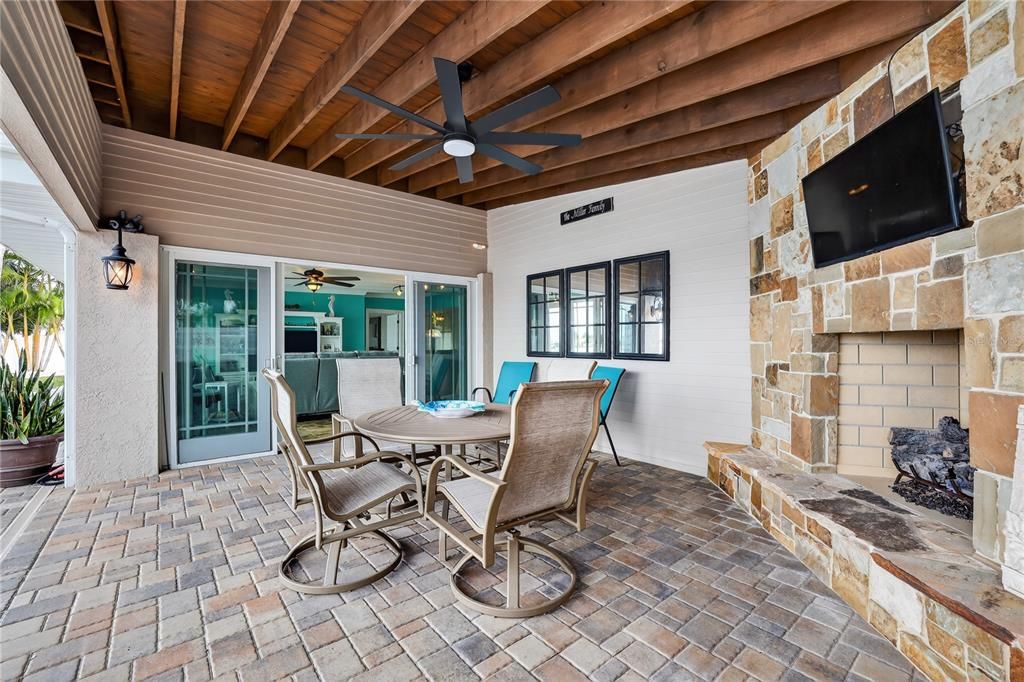 For Sale: $2,099,000 (3 beds, 3 baths, 2384 Square Feet)