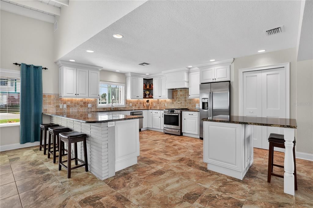 For Sale: $2,099,000 (3 beds, 3 baths, 2384 Square Feet)