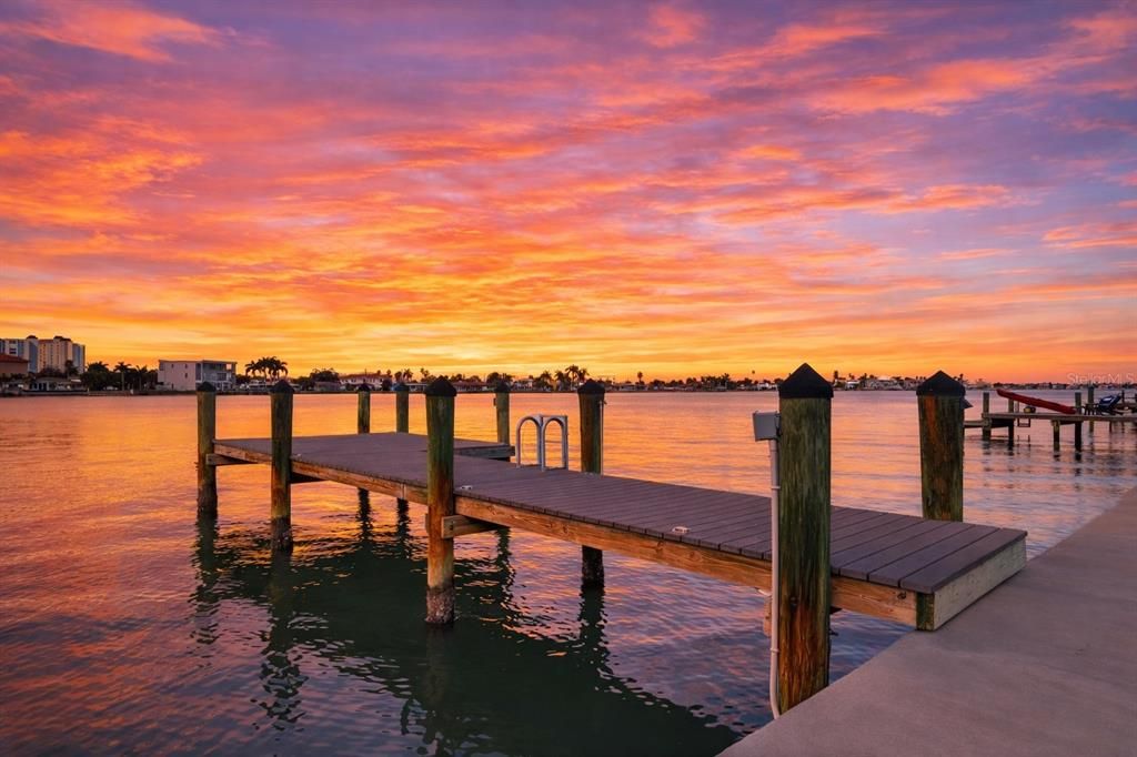 For Sale: $2,099,000 (3 beds, 3 baths, 2384 Square Feet)