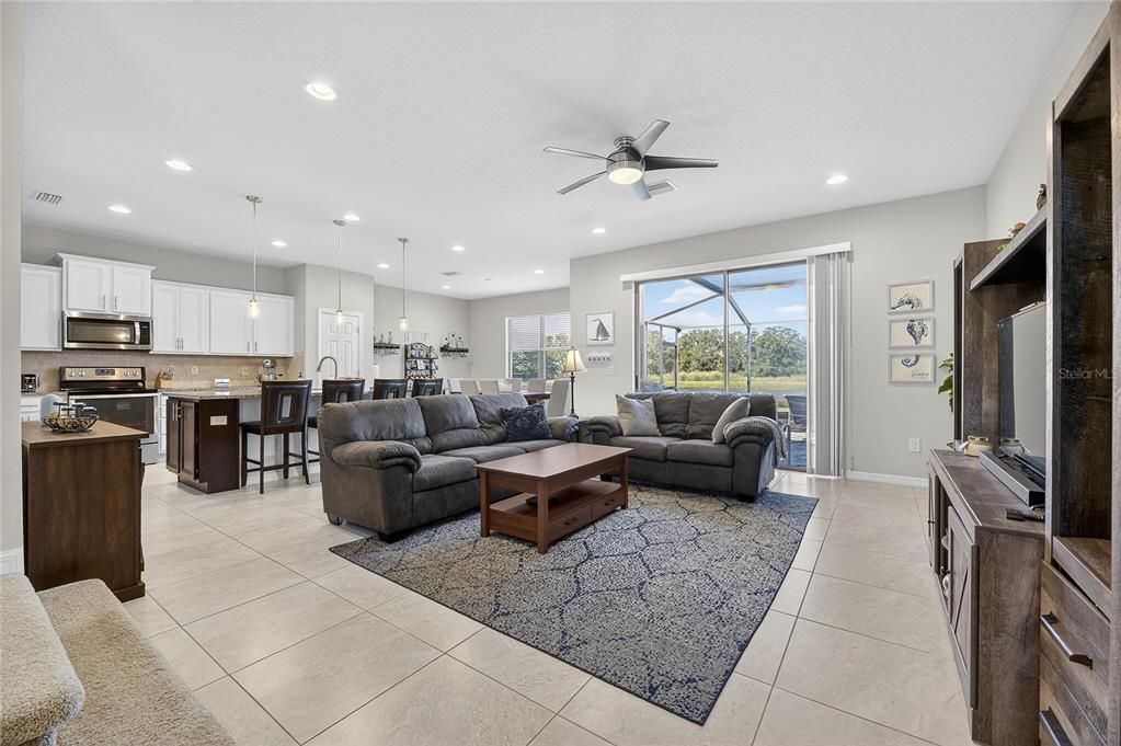 На продажу: $439,900 (4 спален, 2 ванн, 2660 Квадратных фут)