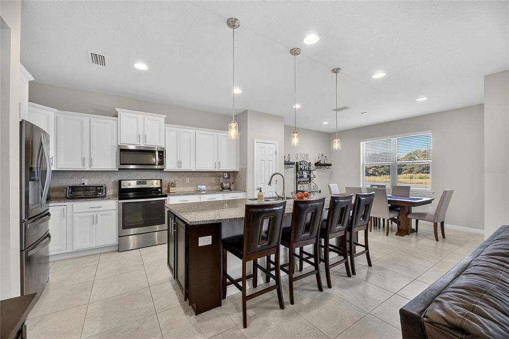 На продажу: $439,900 (4 спален, 2 ванн, 2660 Квадратных фут)