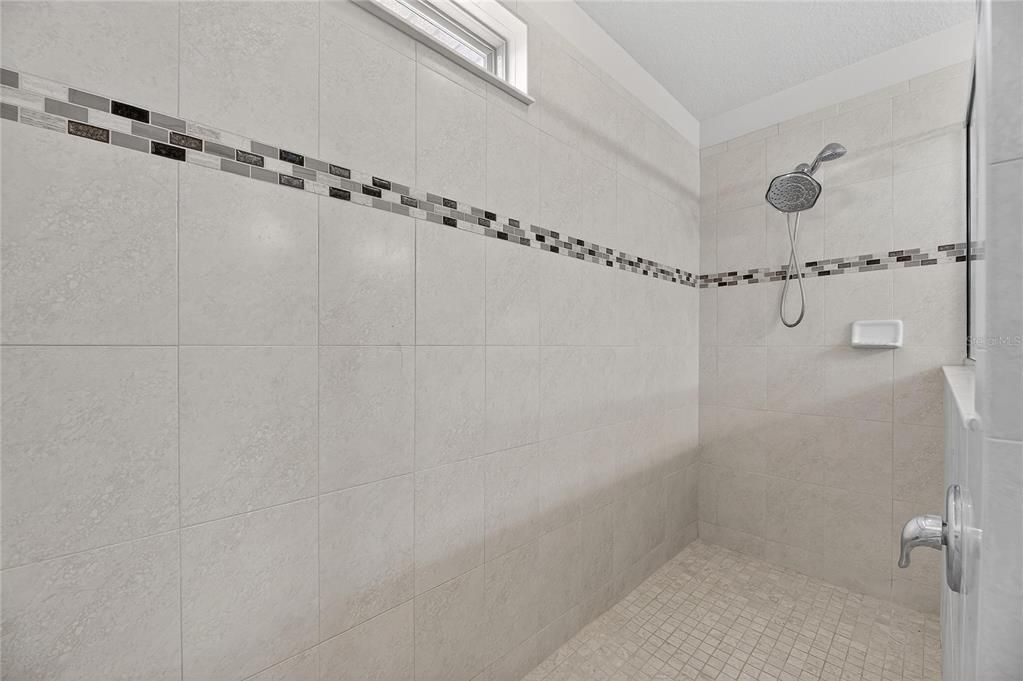 На продажу: $439,900 (4 спален, 2 ванн, 2660 Квадратных фут)