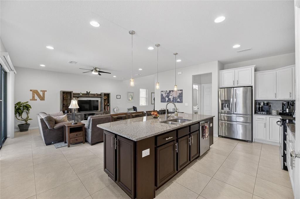 На продажу: $439,900 (4 спален, 2 ванн, 2660 Квадратных фут)