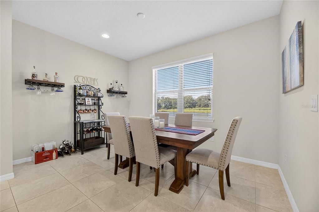 На продажу: $439,900 (4 спален, 2 ванн, 2660 Квадратных фут)