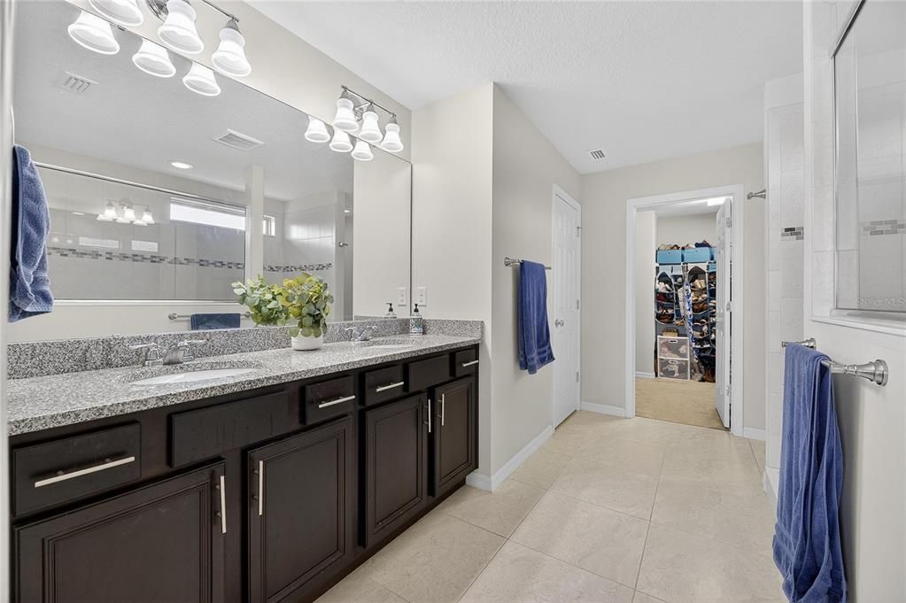 На продажу: $439,900 (4 спален, 2 ванн, 2660 Квадратных фут)