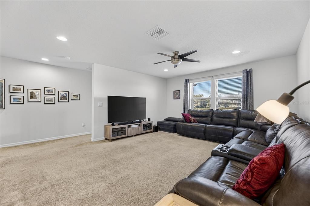 На продажу: $439,900 (4 спален, 2 ванн, 2660 Квадратных фут)