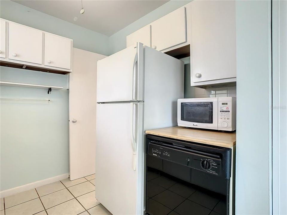For Rent: $1,640 (2 beds, 1 baths, 812 Square Feet)