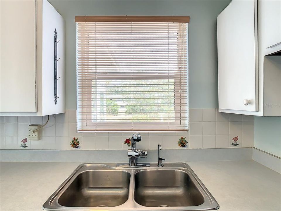 For Rent: $1,640 (2 beds, 1 baths, 812 Square Feet)