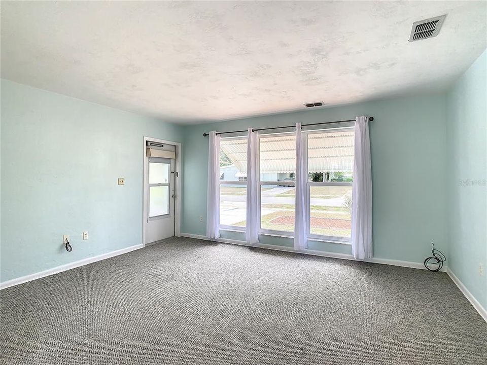 For Rent: $1,640 (2 beds, 1 baths, 812 Square Feet)