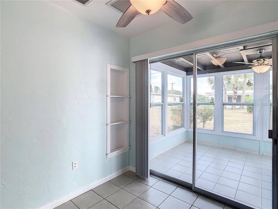 For Rent: $1,640 (2 beds, 1 baths, 812 Square Feet)