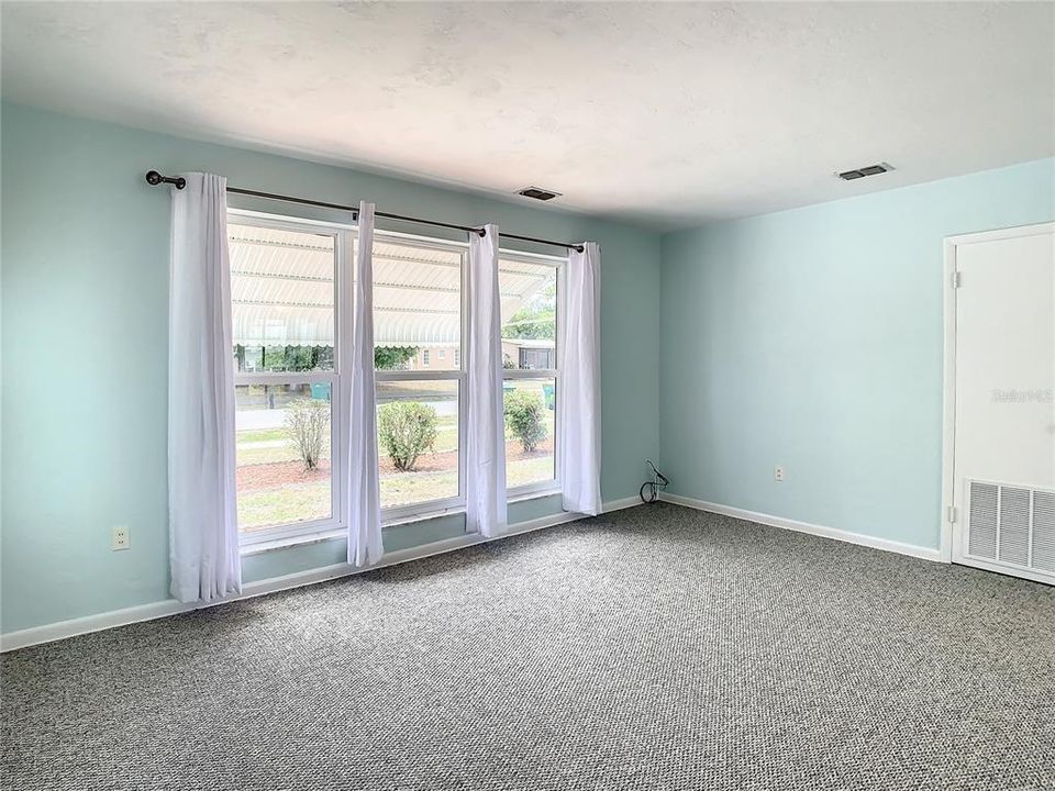 For Rent: $1,640 (2 beds, 1 baths, 812 Square Feet)