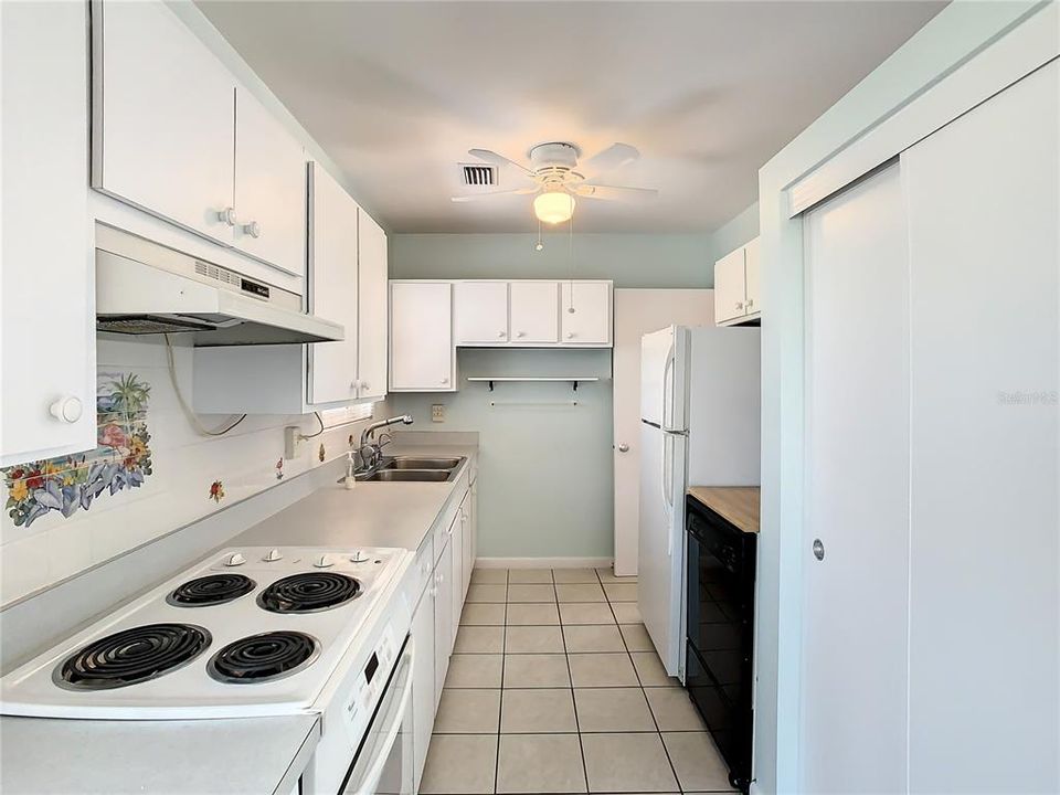 For Rent: $1,640 (2 beds, 1 baths, 812 Square Feet)
