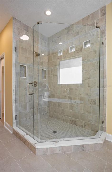 En Renta: $7,000 (4 camas, 3 baños, 2393 Pies cuadrados)