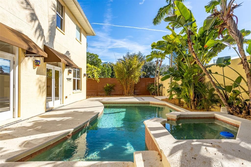 En Renta: $7,000 (4 camas, 3 baños, 2393 Pies cuadrados)