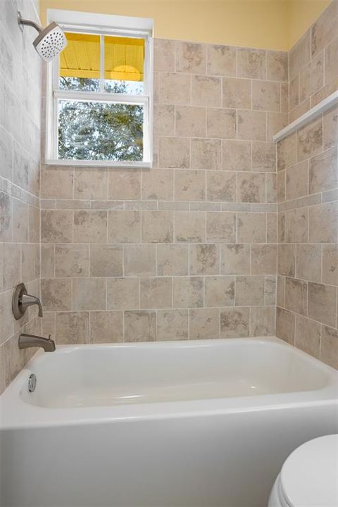 En Renta: $7,000 (4 camas, 3 baños, 2393 Pies cuadrados)