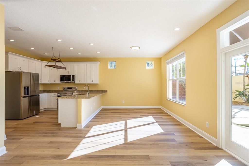 En Renta: $7,000 (4 camas, 3 baños, 2393 Pies cuadrados)