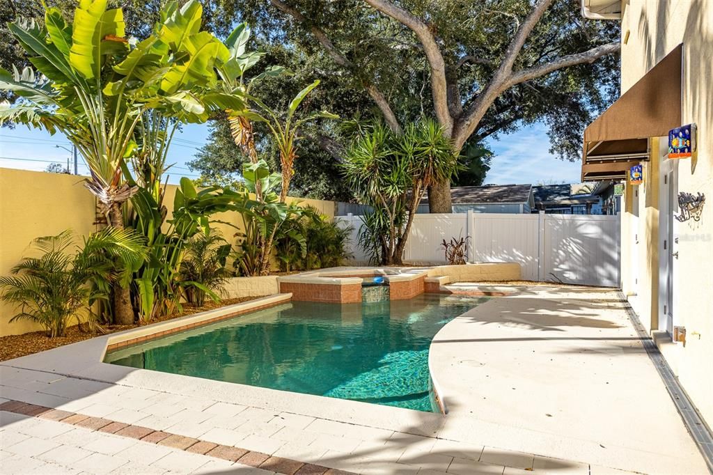 En Renta: $7,000 (4 camas, 3 baños, 2393 Pies cuadrados)