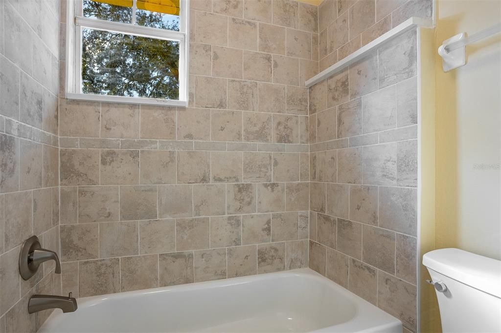 En Renta: $7,000 (4 camas, 3 baños, 2393 Pies cuadrados)