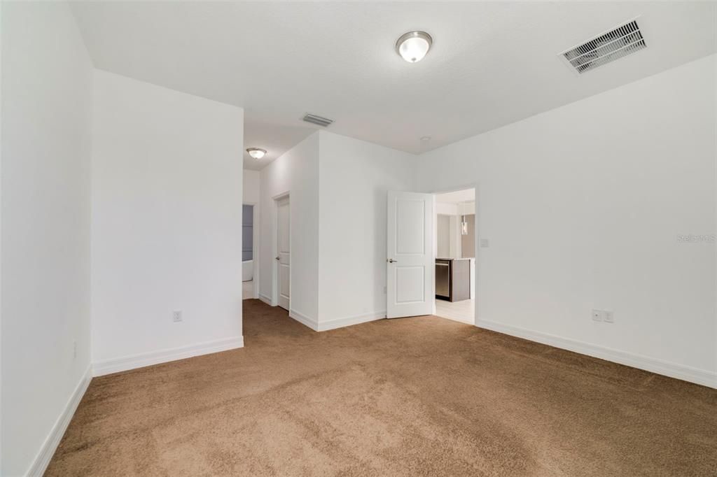 For Sale: $300,000 (4 beds, 2 baths, 1714 Square Feet)