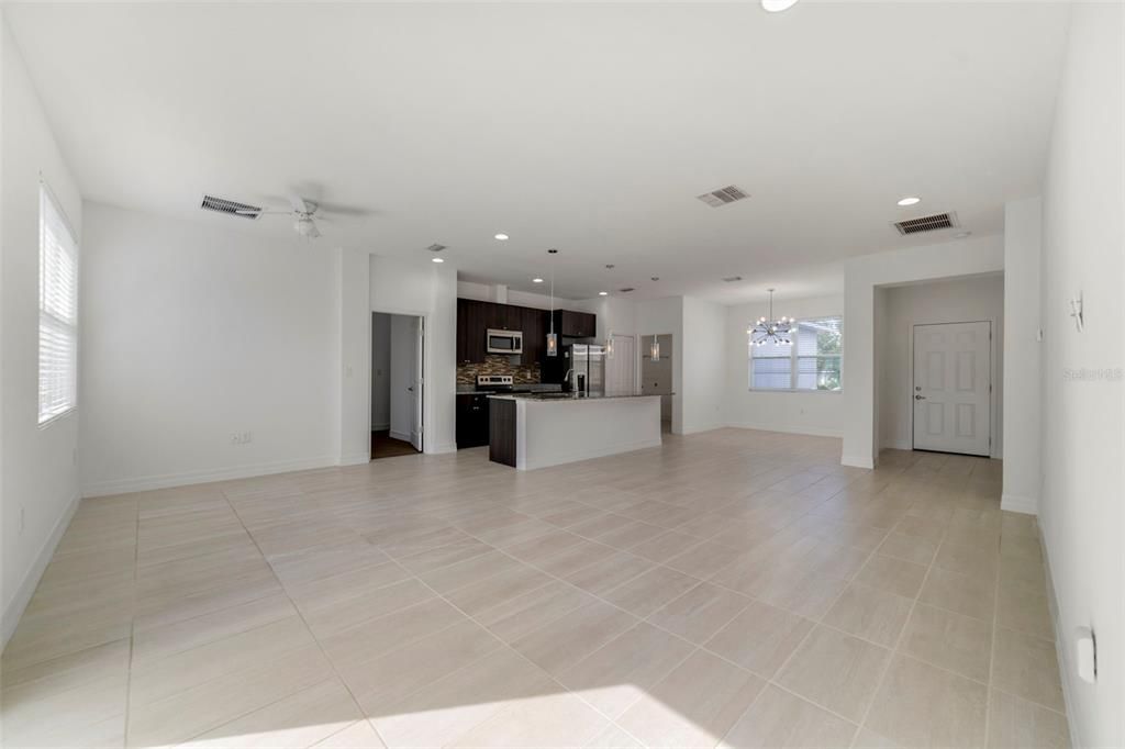 For Sale: $300,000 (4 beds, 2 baths, 1714 Square Feet)