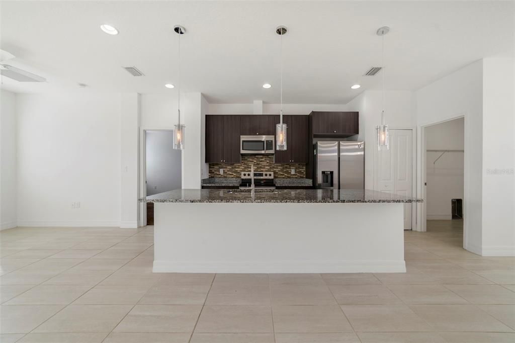 For Sale: $300,000 (4 beds, 2 baths, 1714 Square Feet)