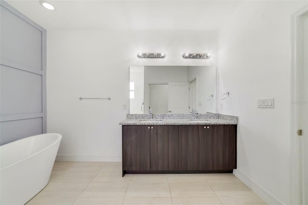 For Sale: $300,000 (4 beds, 2 baths, 1714 Square Feet)