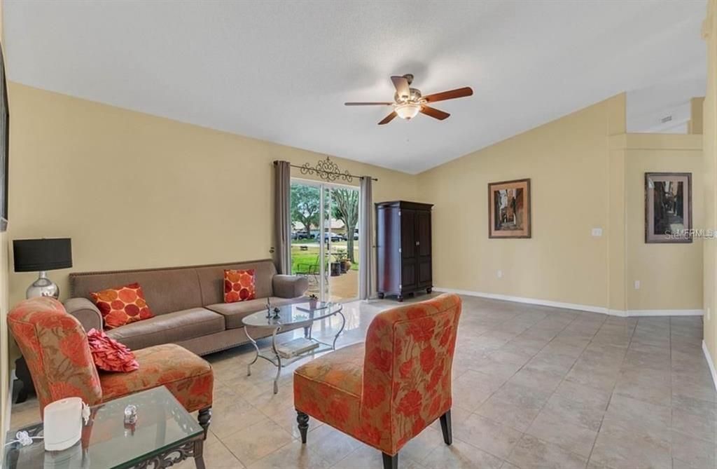 For Sale: $355,999 (3 beds, 2 baths, 1587 Square Feet)