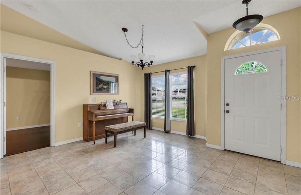 For Sale: $355,999 (3 beds, 2 baths, 1587 Square Feet)