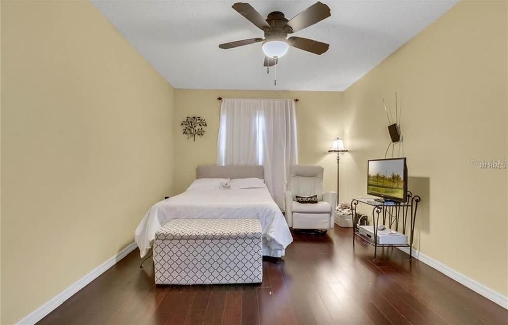 For Sale: $355,999 (3 beds, 2 baths, 1587 Square Feet)