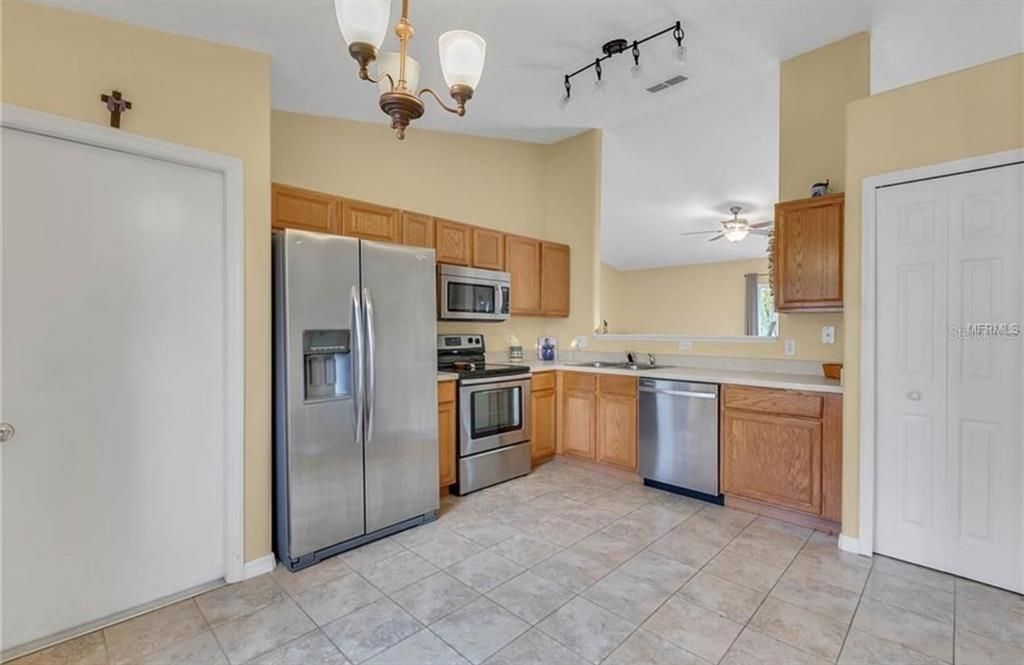 For Sale: $355,999 (3 beds, 2 baths, 1587 Square Feet)