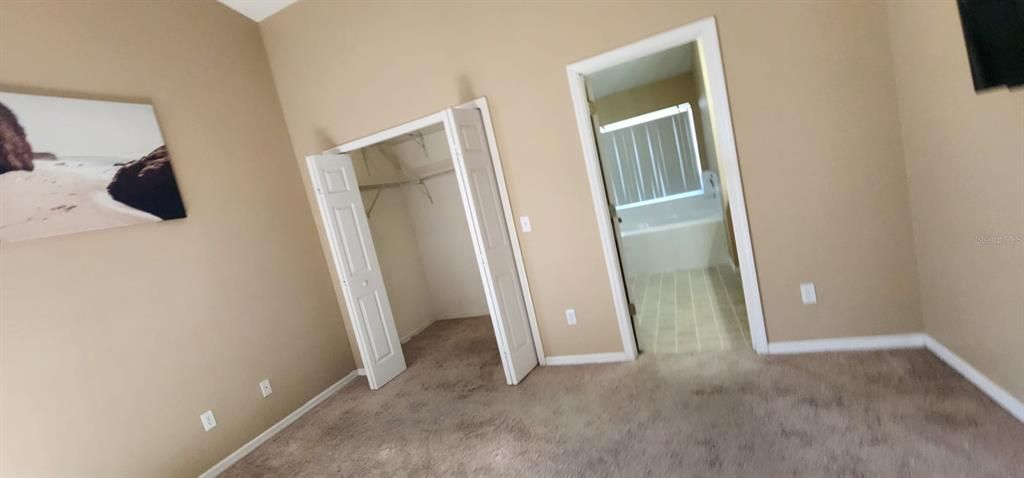 For Sale: $319,900 (4 beds, 2 baths, 1694 Square Feet)