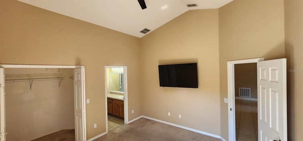 For Sale: $319,900 (4 beds, 2 baths, 1694 Square Feet)