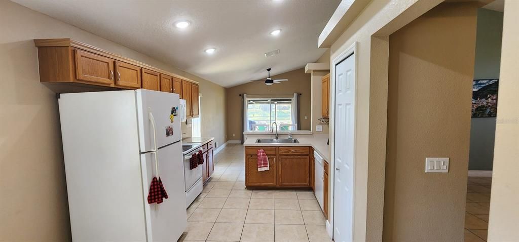 For Sale: $319,900 (4 beds, 2 baths, 1694 Square Feet)
