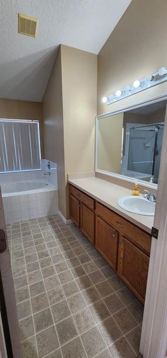 For Sale: $319,900 (4 beds, 2 baths, 1694 Square Feet)