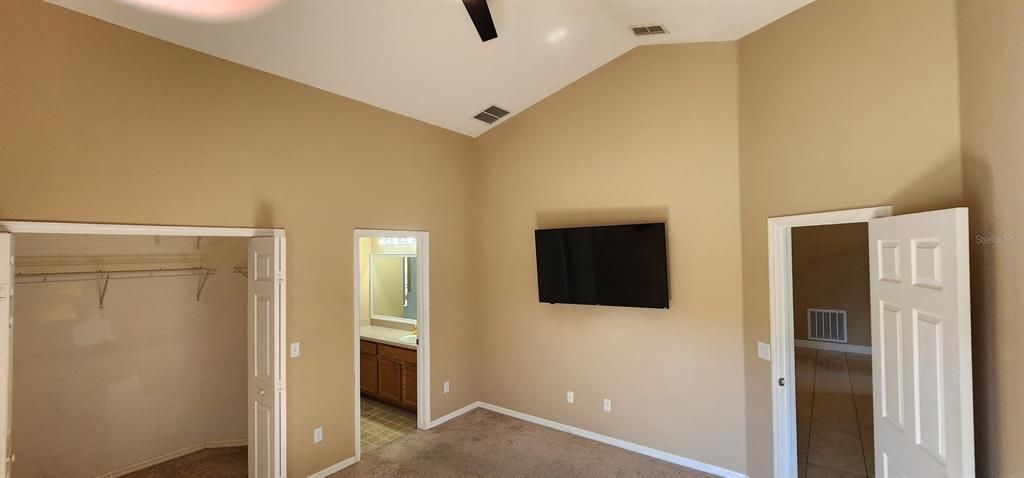 For Sale: $319,900 (4 beds, 2 baths, 1694 Square Feet)