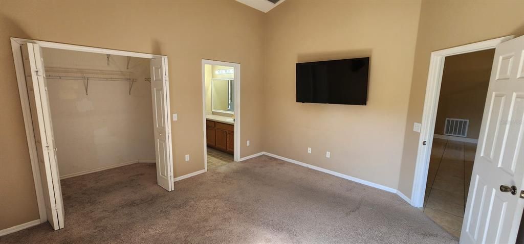 For Sale: $319,900 (4 beds, 2 baths, 1694 Square Feet)