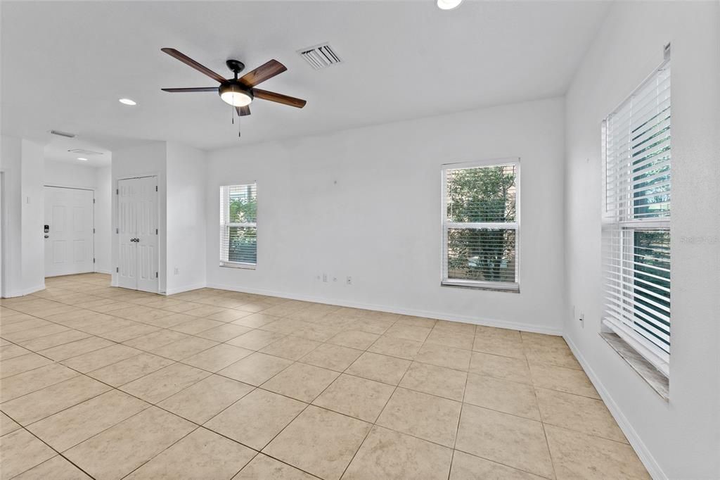 В аренду: $2,500 (3 спален, 2 ванн, 1602 Квадратных фут)