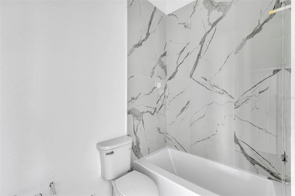 En Venta: $489,900 (3 camas, 3 baños, 2100 Pies cuadrados)