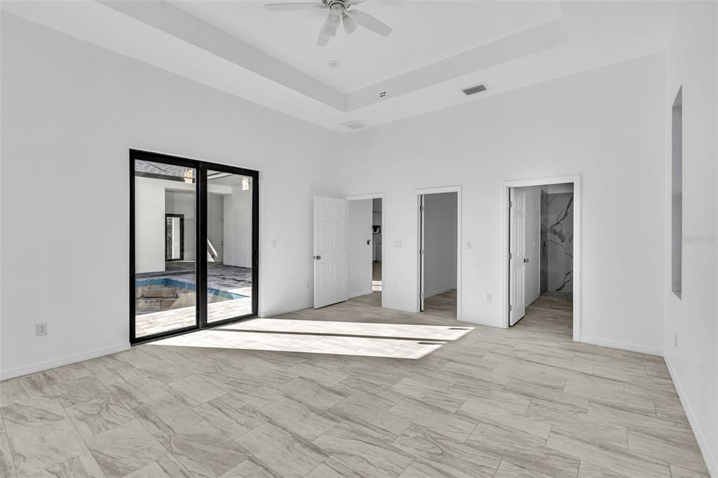 En Venta: $489,900 (3 camas, 3 baños, 2100 Pies cuadrados)