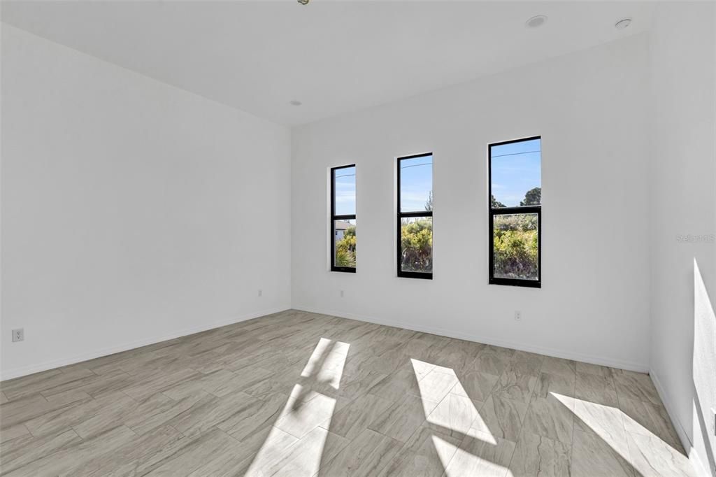 En Venta: $489,900 (3 camas, 3 baños, 2100 Pies cuadrados)